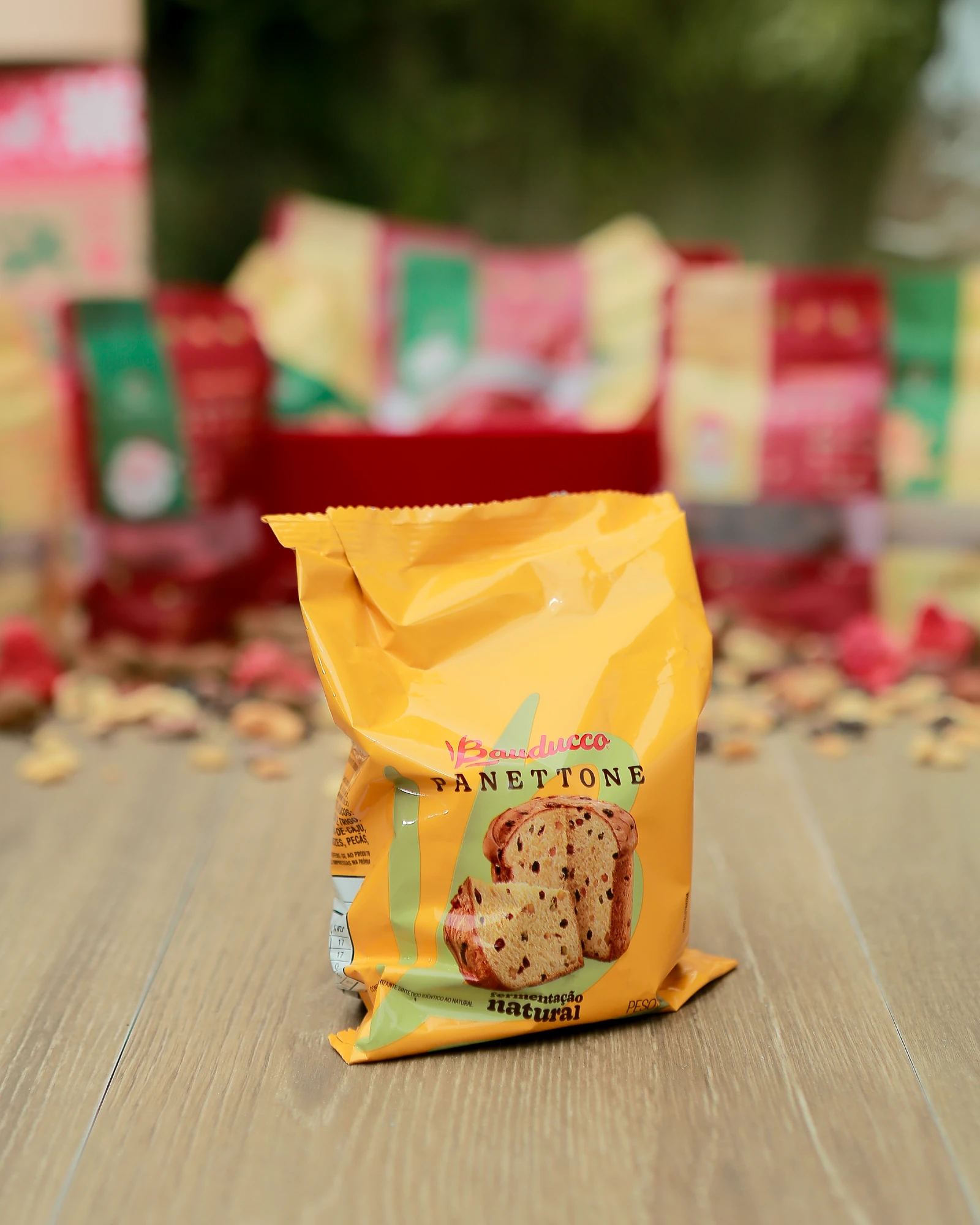 Para completar o presente. Mini panetone embalado. Fotografia Made in Natural.